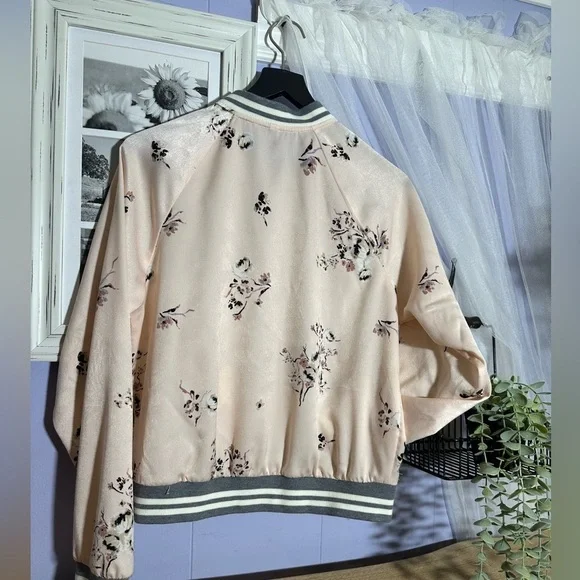 Lightweight jacket - Picture 3 of 3